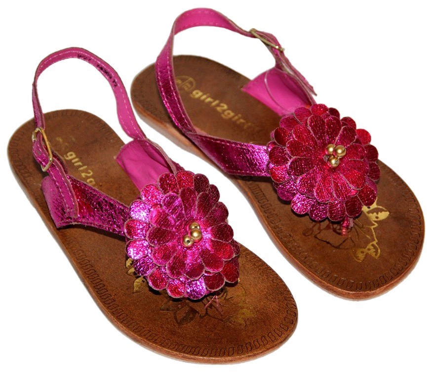 Różowe błyszczące sandałki...