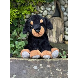 Charlie Bears Maskotka piesek, z serii Cuddle Cubs, mały pluszak idealny dla niemowląt, 13 cm