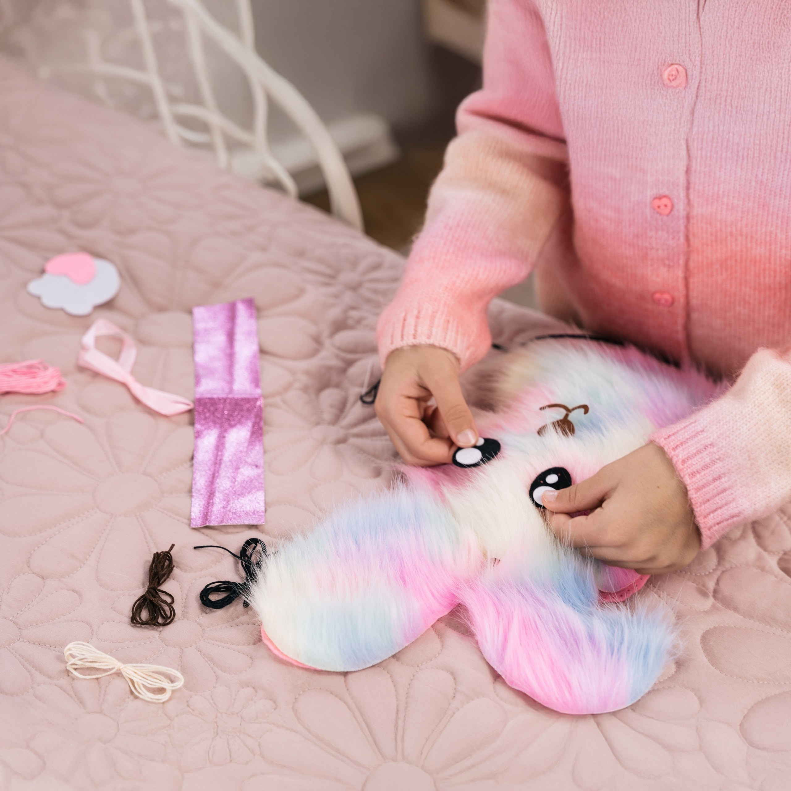 WOW Box- Zestaw kreatywny PLUSZOWY KRÓLIK do wyszywania DIY, maskotka do szycia 8+