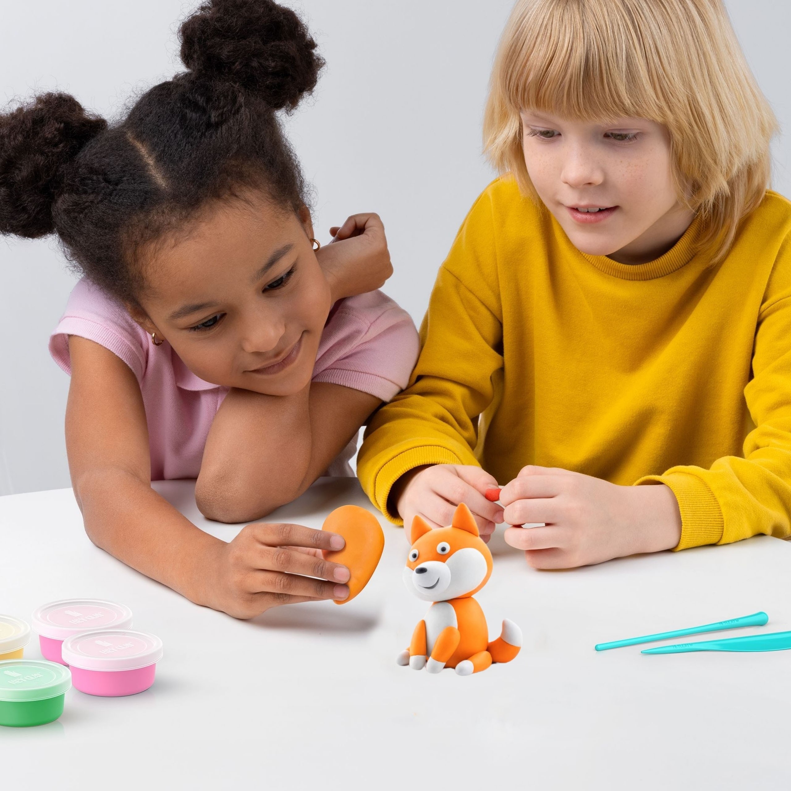 Hey Clay Psy Masa plastyczna + akcesoria, kreatywna zabawa, 15 kolorów